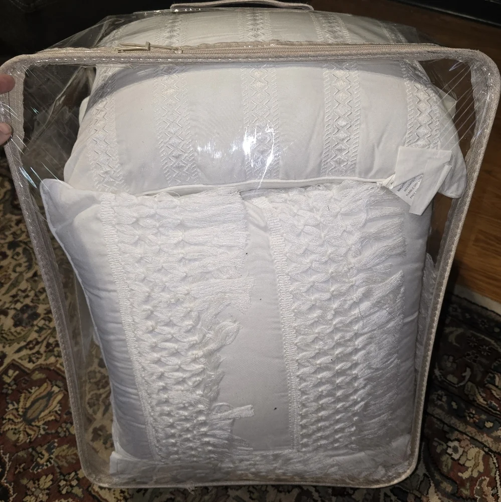 NIP Farm To Home Sanya Collection Queen Size Comforter Set, With Fringe Accents.